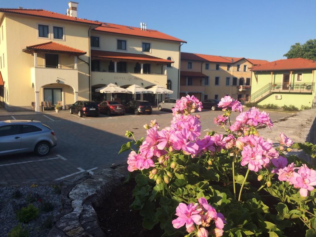 Bed And Breakfast Malovec Divaca Luaran gambar
