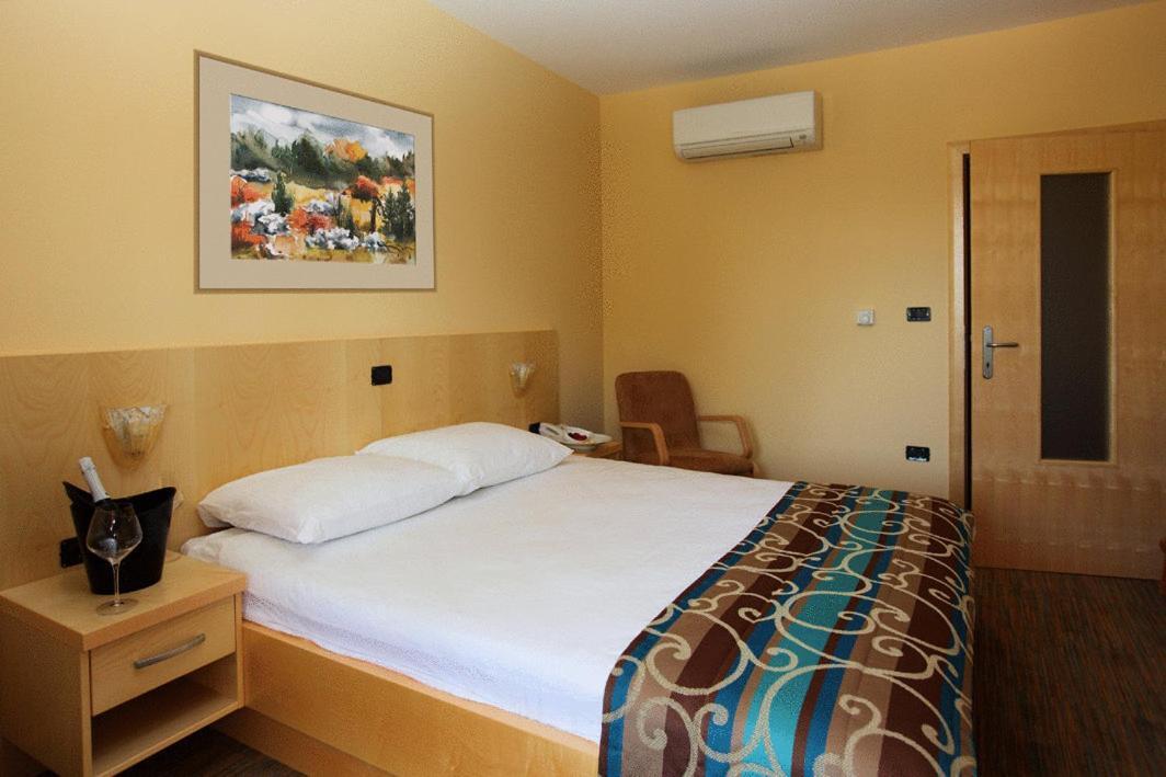 Bed And Breakfast Malovec Divaca Luaran gambar